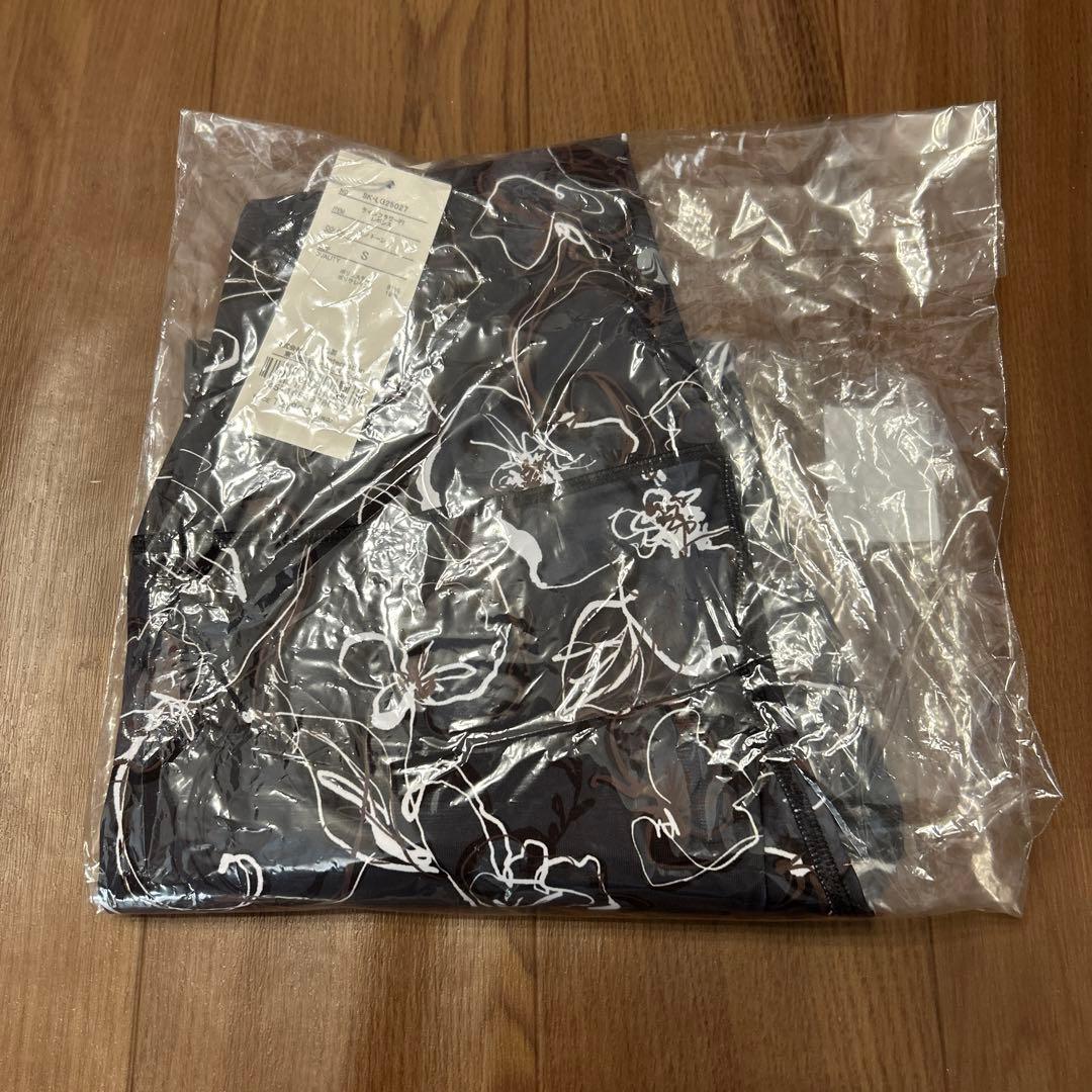 新品未使SUKALA ラインフラワープリント　レギンス モノトーン　リントスル