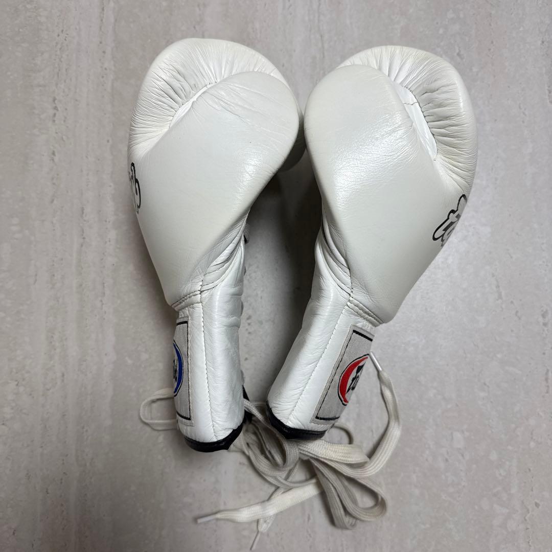 Fairtex ボクシンググローブ 8oz ホワイト紐式