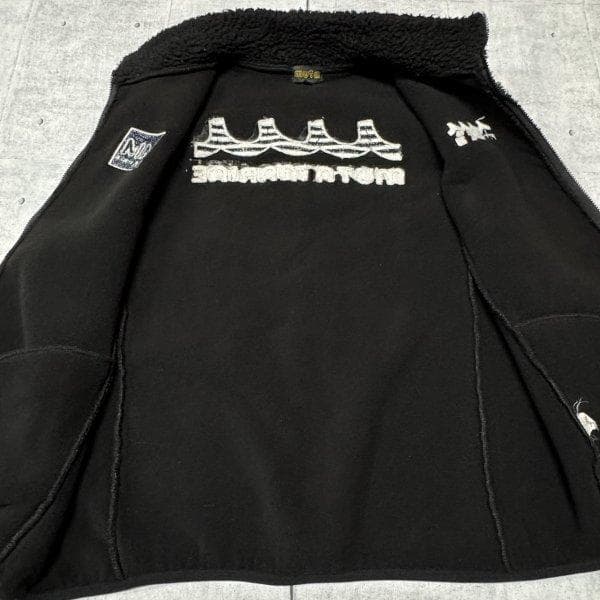 muta marine フリースベスト バックビッグロゴ ブラック ムータマリン