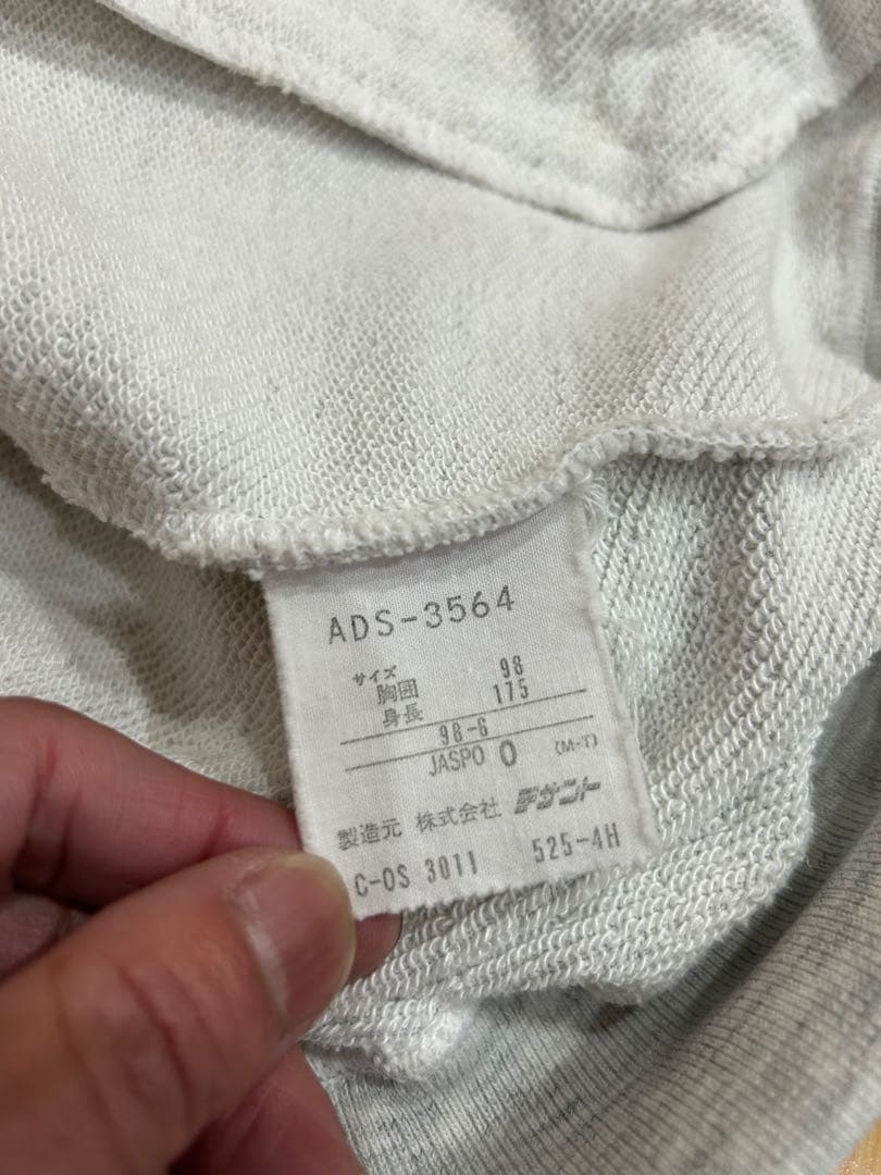 adidasジップパーカー