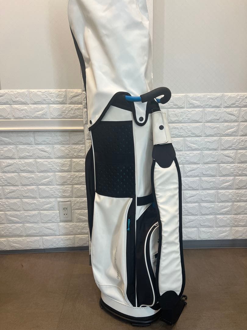 TaylorMade スタンド式キャディバッグ ホワイト/ブラック