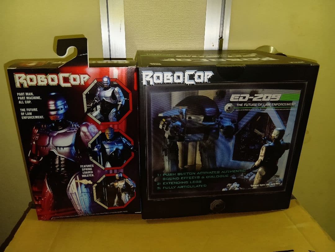 ネカ　アルティメット　ロボコップ & ED-209セット　　未開封