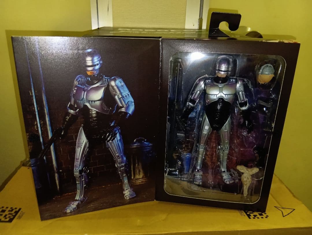 ネカ　アルティメット　ロボコップ & ED-209セット　　未開封