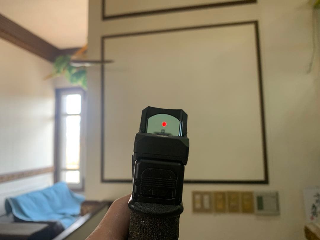 r*o様 東京マルイ Glock 18C ガスブロガン 9x19 光学サイト搭載