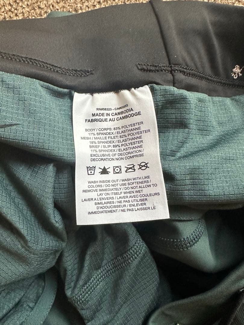 【レアカラー】【極美品】ナイキトレイル　ハーフタイツ　Mサイズ