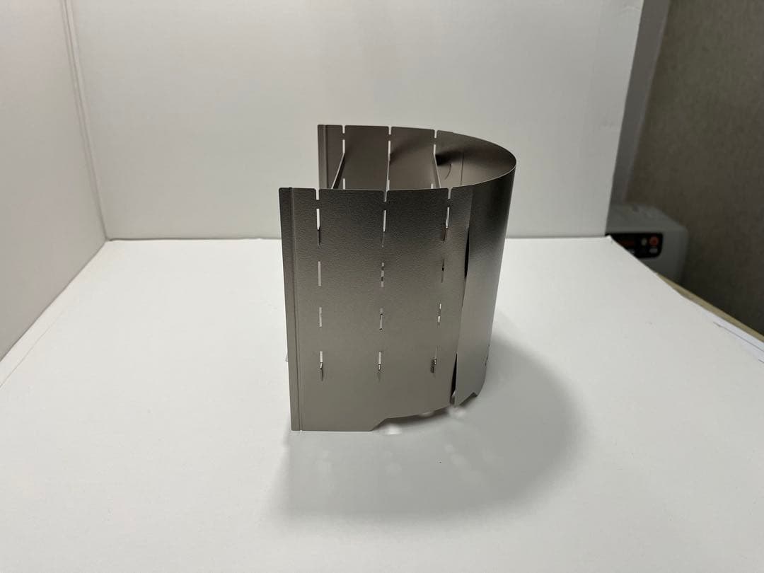 SCREEN STOVE（純チタン製UL焚き火台）
