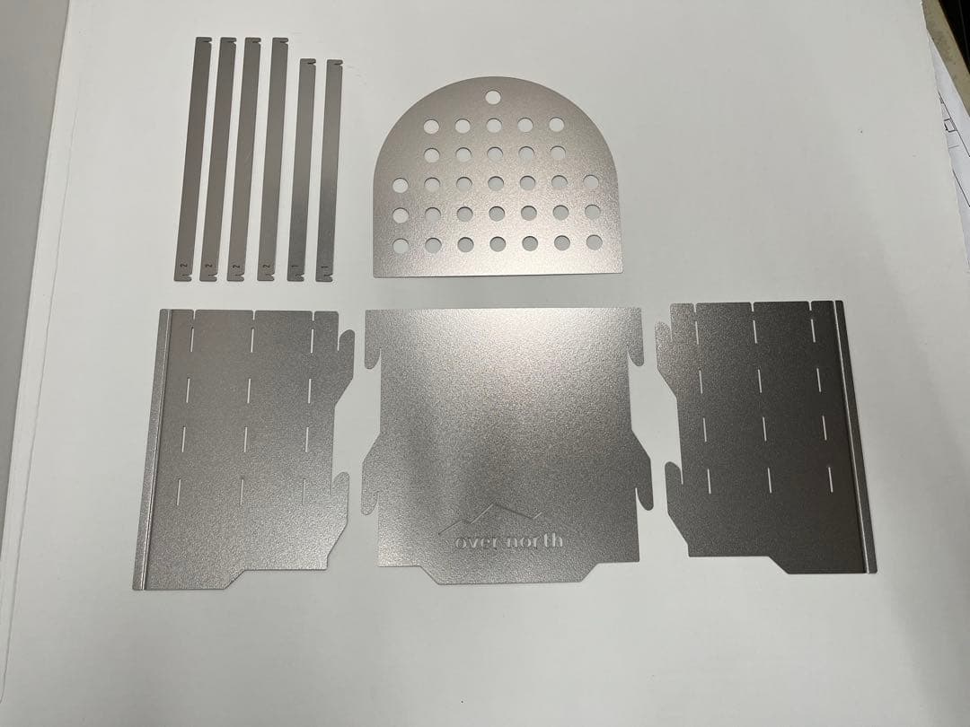SCREEN STOVE（純チタン製UL焚き火台）