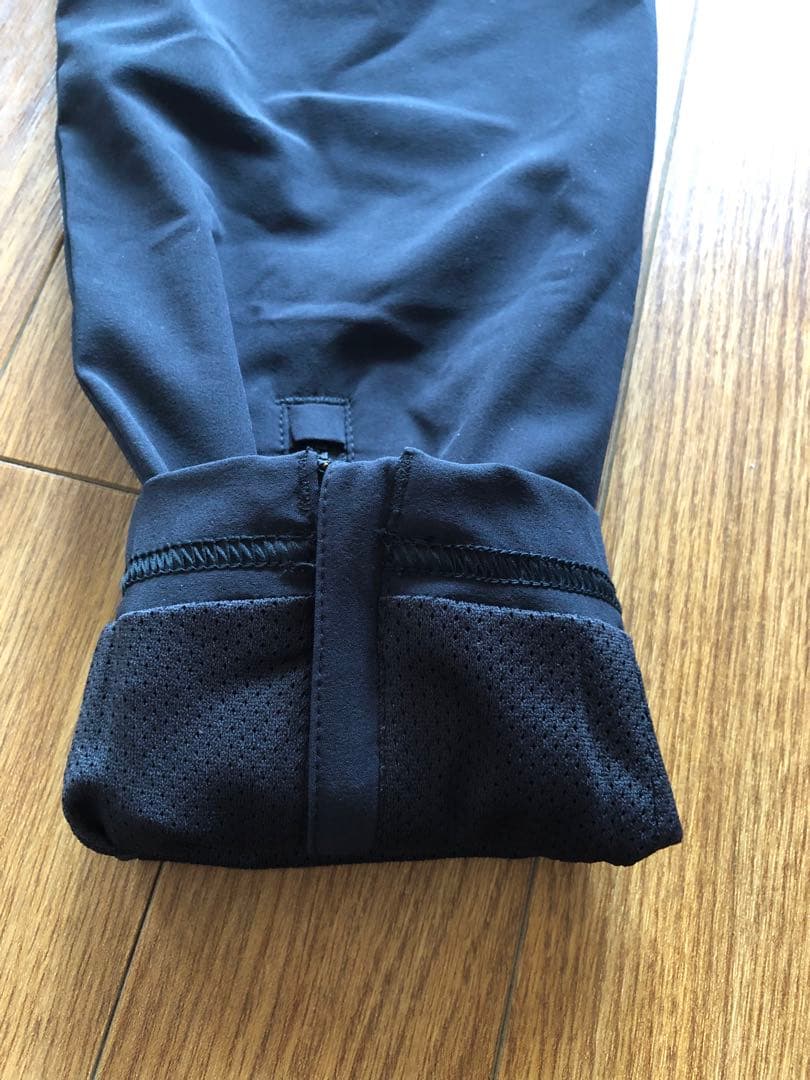 Under Armour ジッパー付きトレーニングパンツ Mサイズ ブラック