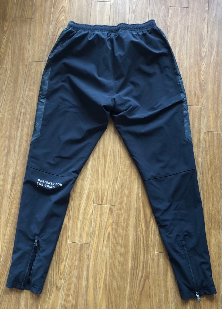 Under Armour ジッパー付きトレーニングパンツ Mサイズ ブラック