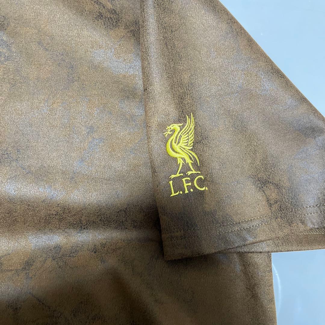 リヴァプールFC　FAKE LEATHER EMBOSS PRINT Tシャツ