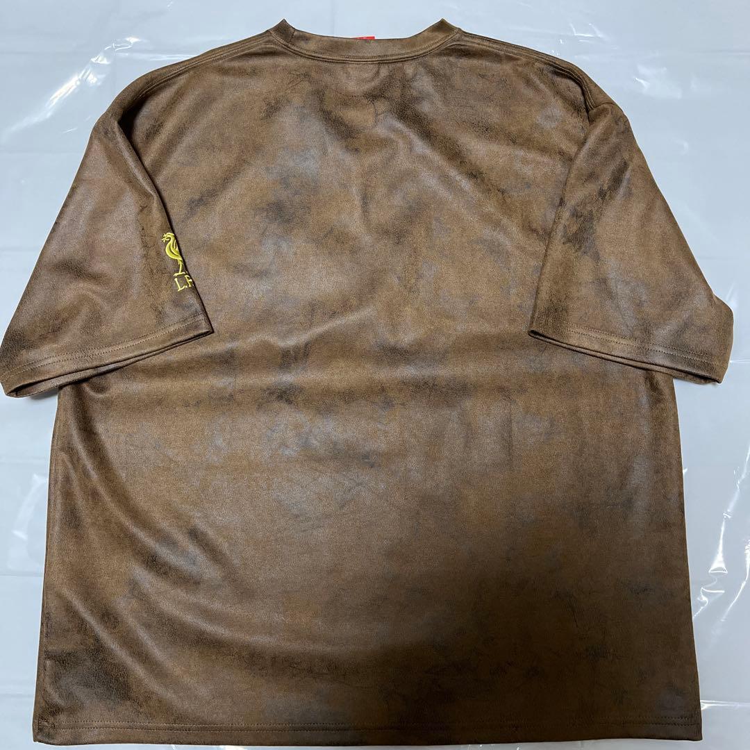 リヴァプールFC　FAKE LEATHER EMBOSS PRINT Tシャツ