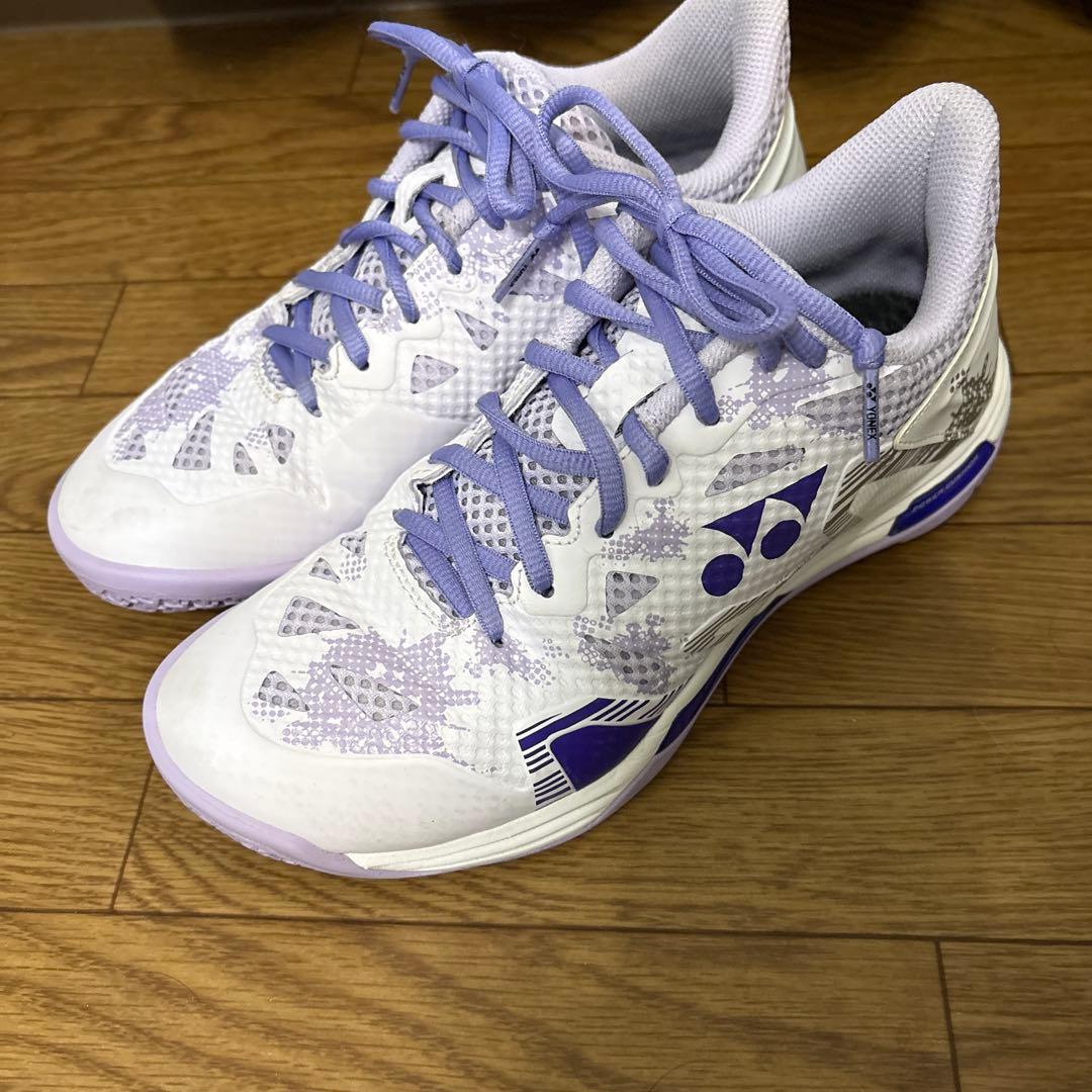 YONEX バドミントンシューズ ２４センチ ホワイト/パープル