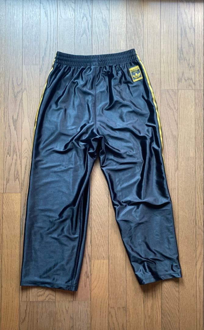アディダス　adidas ストライプジャージパンツ 黒/金