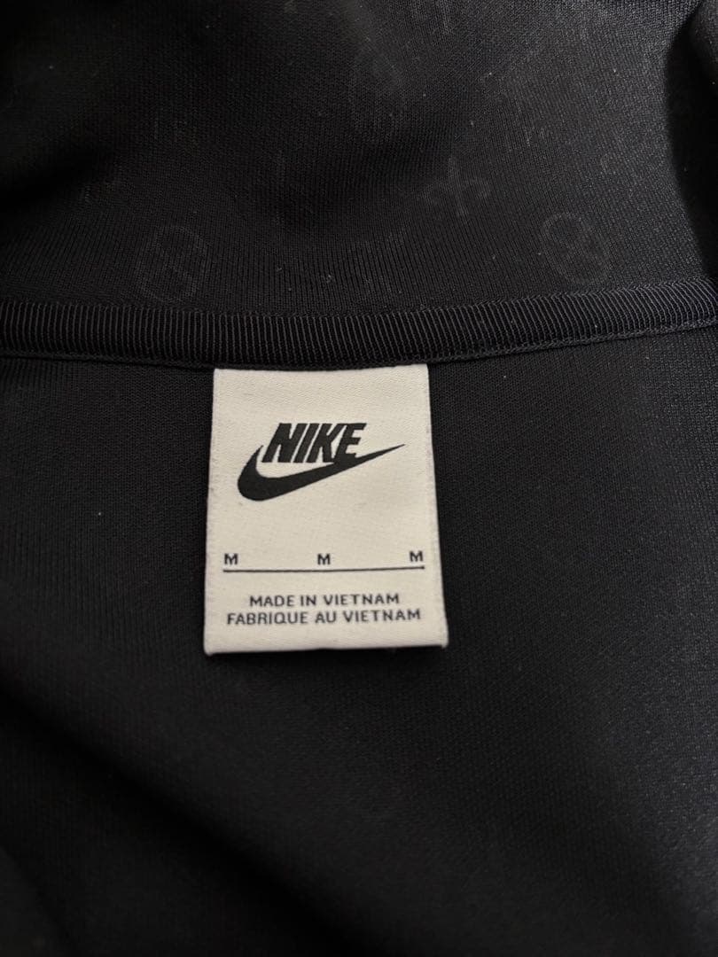 NIKE リバプール　トラックジャケット　Mサイズ