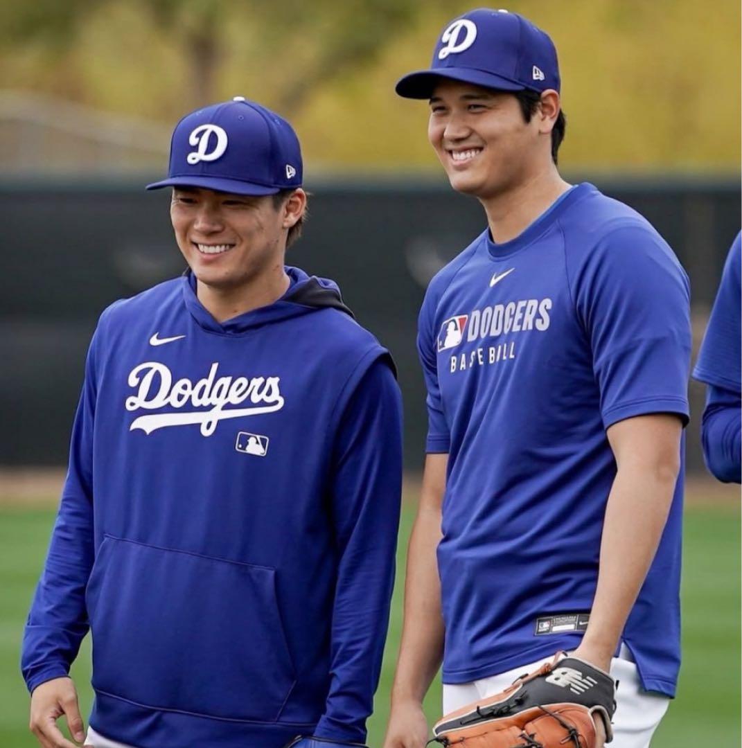 デコピン サイズM ドジャース スリーブレス パフォーマンス フーディー
