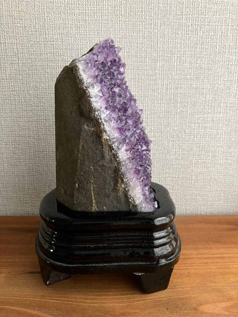 アメジストクラスター　原石　台座付き　867g
