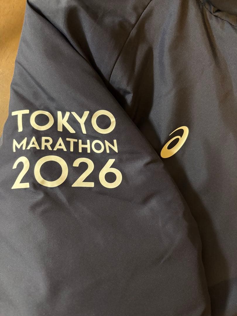 東京マラソン 2026 ベンチコー　ASICS