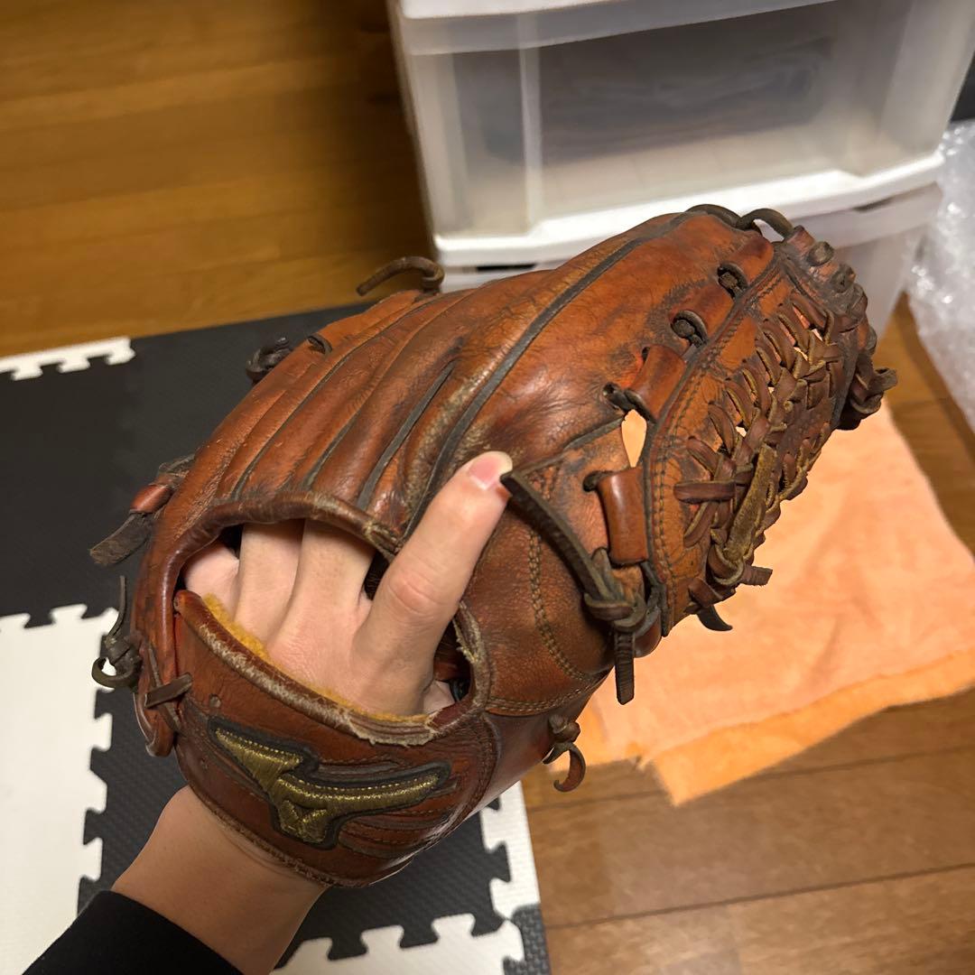 ミズノプロ　硬式内野手用　右利き用　赤色