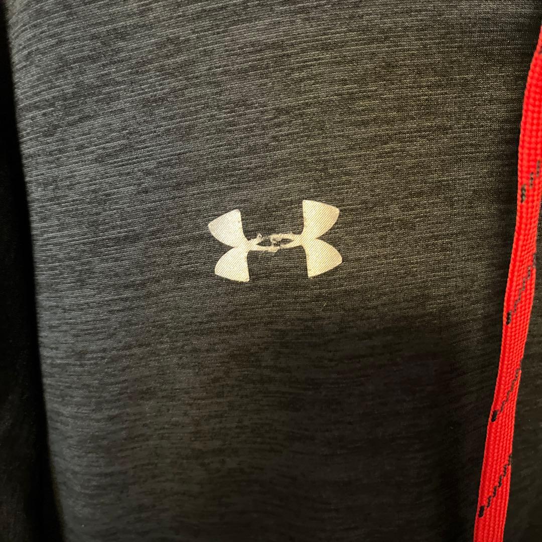 Under Armour フーディ グレーと赤