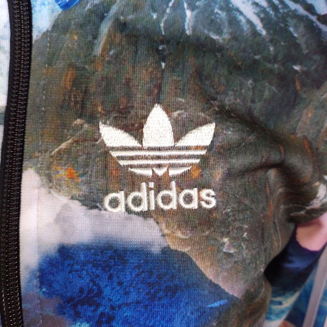 adidas カラフルジャージジャケット　雪山