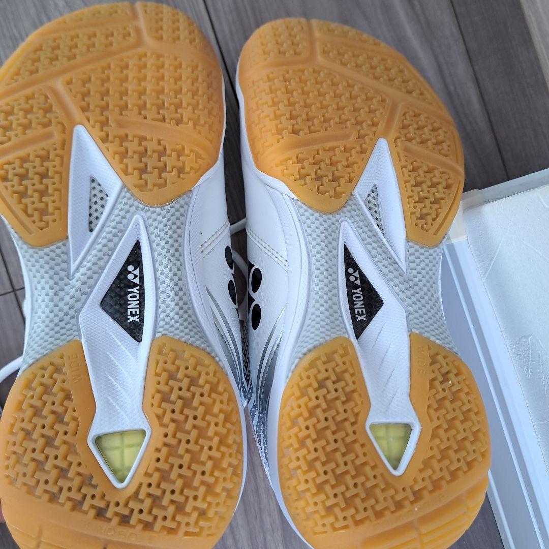 美品　YONEX　バドミントンシューズ　25.5cm　破格