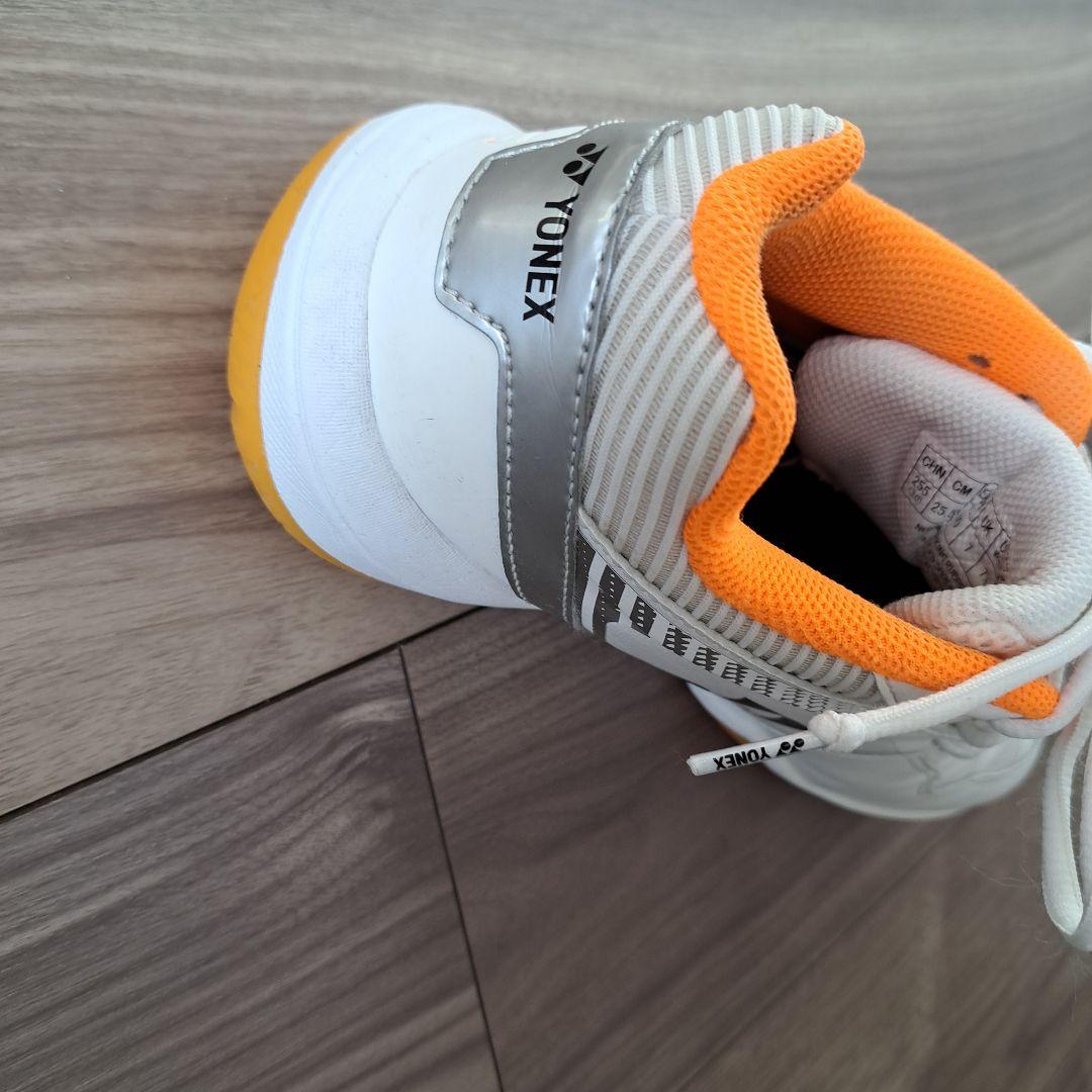 美品　YONEX　バドミントンシューズ　25.5cm　破格