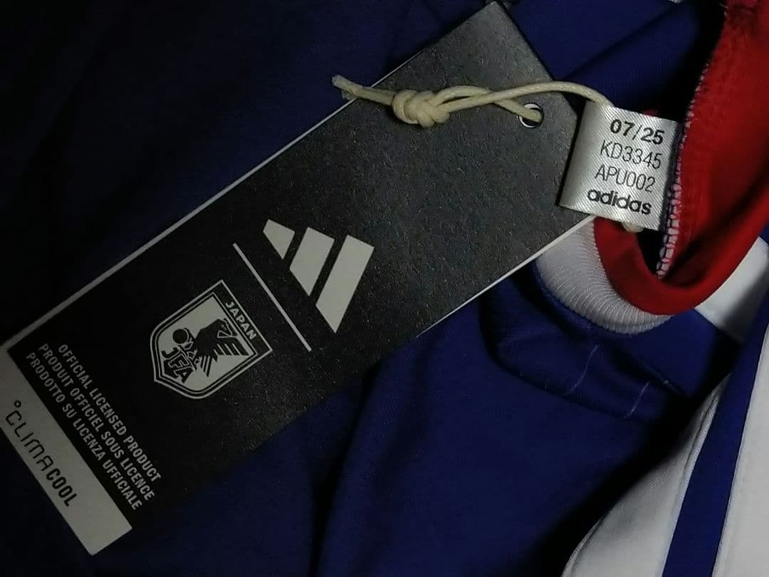 正規品　サッカー日本代表2026ワールドカップモデル　未使用紙タグ付き　L