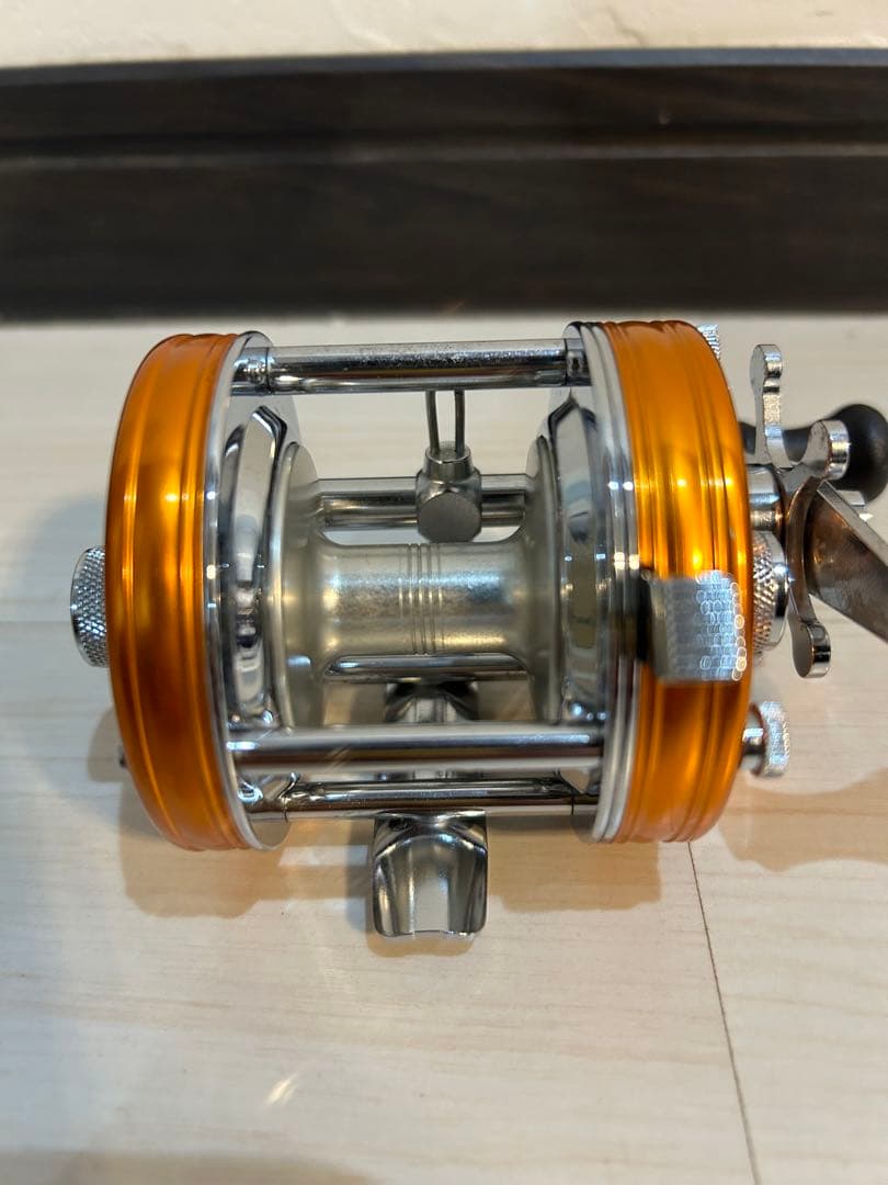 【未使用品】アブガルシア アンバサダー 5500c サンセットオレンジ