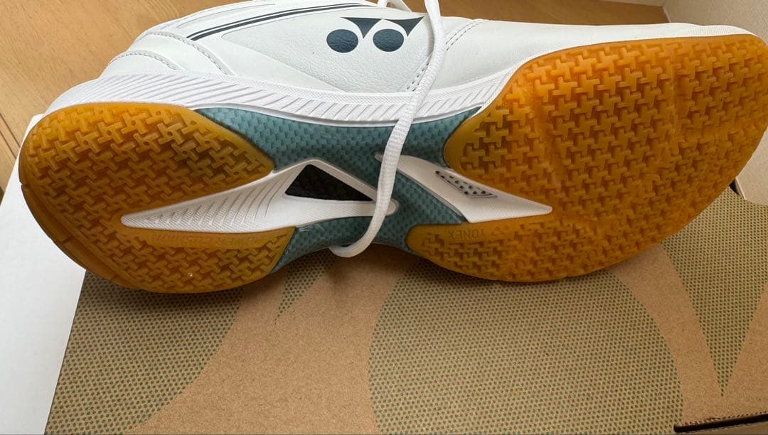 美品　YONEX パワークッション 65Z メンズ 27.5cm ホワイト