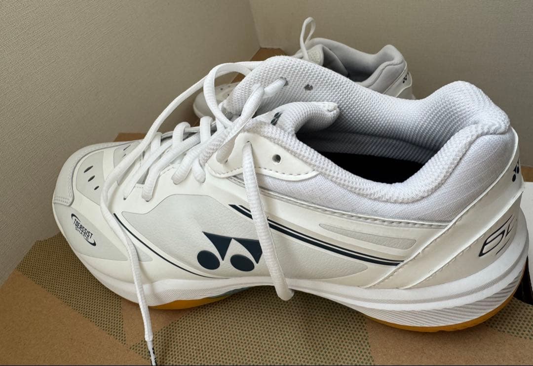 美品　YONEX パワークッション 65Z メンズ 27.5cm ホワイト