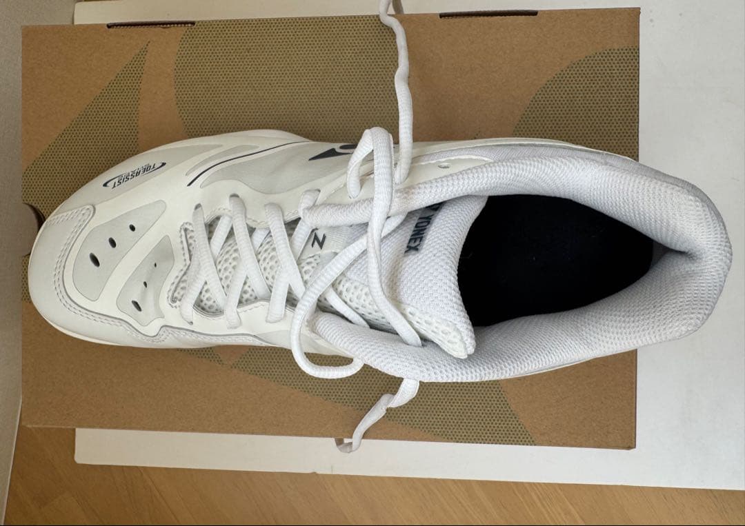 美品　YONEX パワークッション 65Z メンズ 27.5cm ホワイト