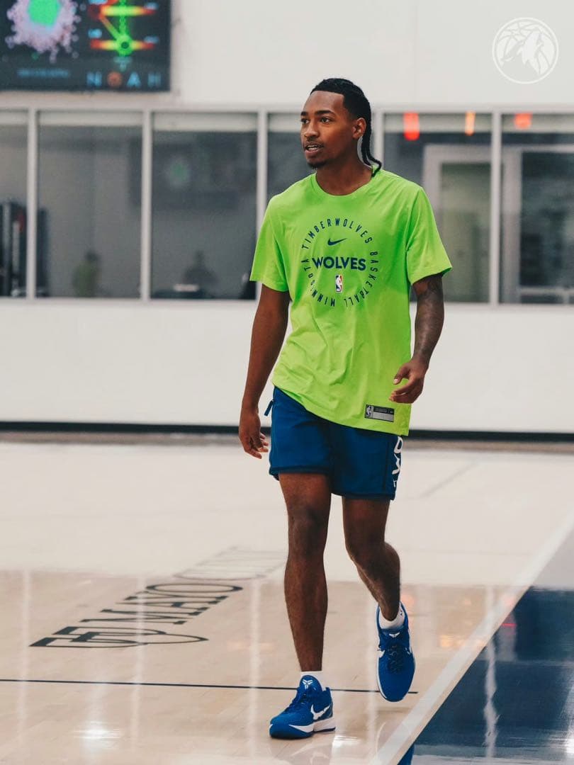 ナイキウルブズ NBA 25シーズン選手支給品プラクティスTシャツMサイズ緑色