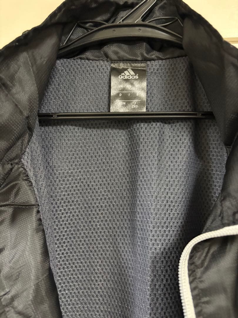 adidas ナイロン上下セットアップ　ブラック　美品
