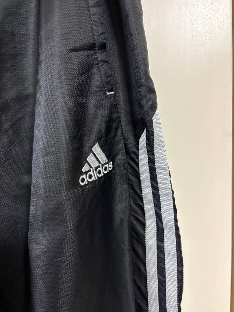 adidas ナイロン上下セットアップ　ブラック　美品