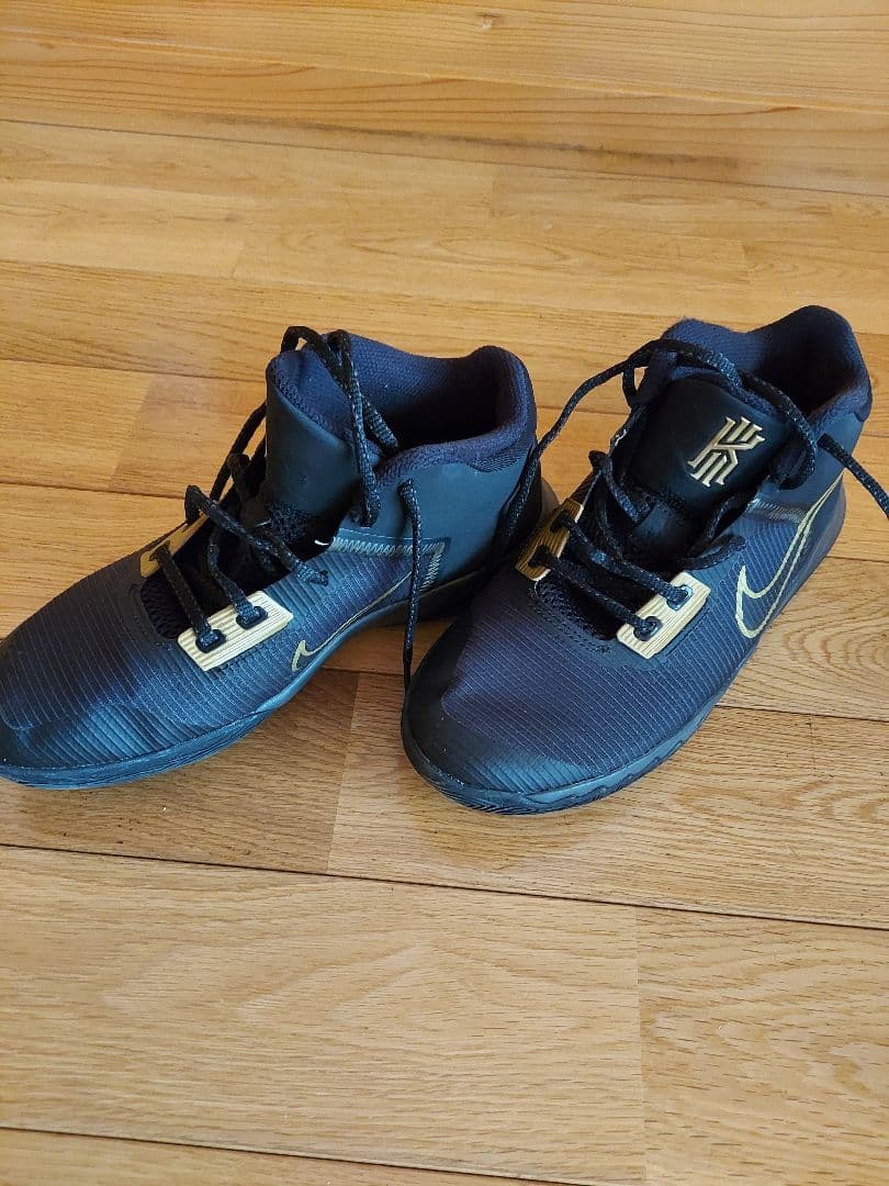 NIKE カイリー フライトラップ 24cm