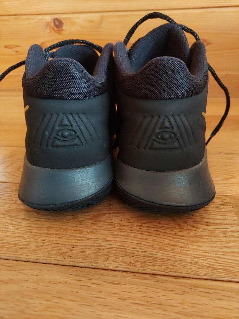 NIKE カイリー フライトラップ 24cm