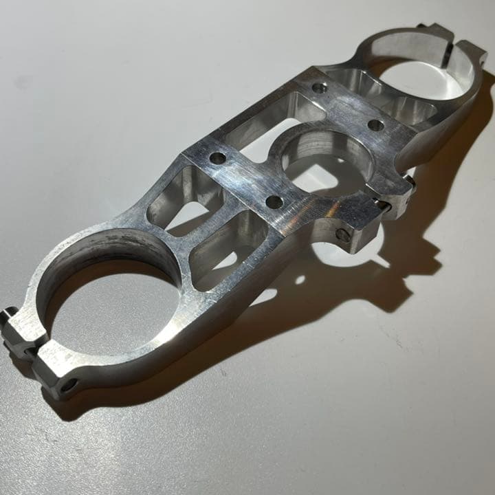 アルミ削り出しトップブリッジ　チタンボルト　超軽量