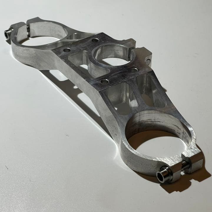 アルミ削り出しトップブリッジ　チタンボルト　超軽量