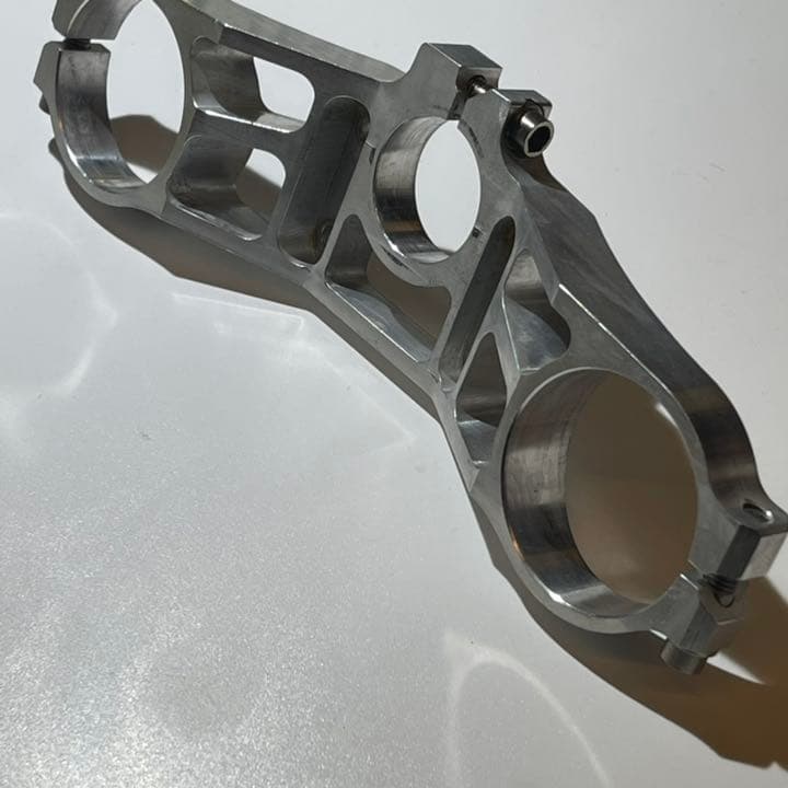 アルミ削り出しトップブリッジ　チタンボルト　超軽量