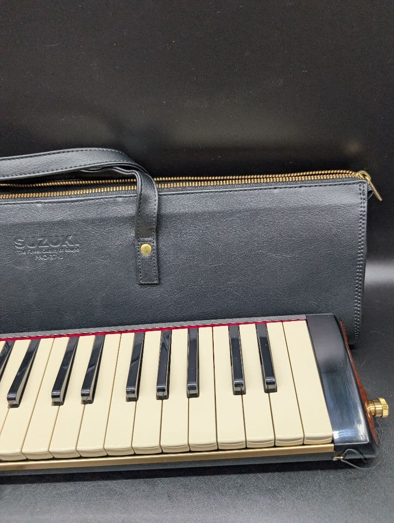 【美品】SUZUKI 鍵盤ハーモニカ PRO-37