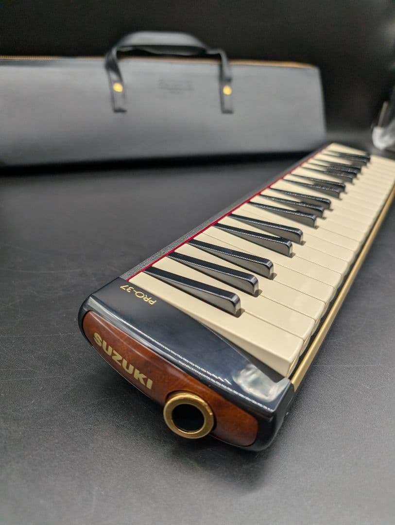 【美品】SUZUKI 鍵盤ハーモニカ PRO-37