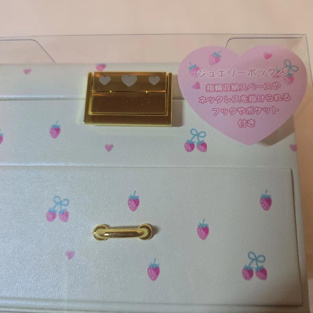 サンリオ　ハローキティ　ジュエリーボックス　イチゴ