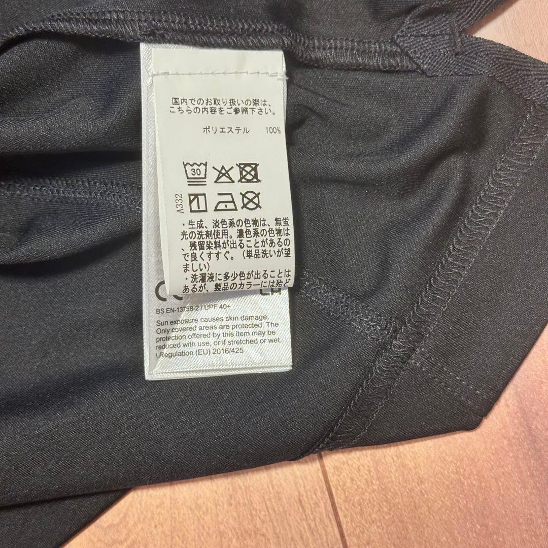 半袖ポロシャツ　ブラック　新品タグ付　サイズSですがM相当　メンズ　春夏　ゴルフ