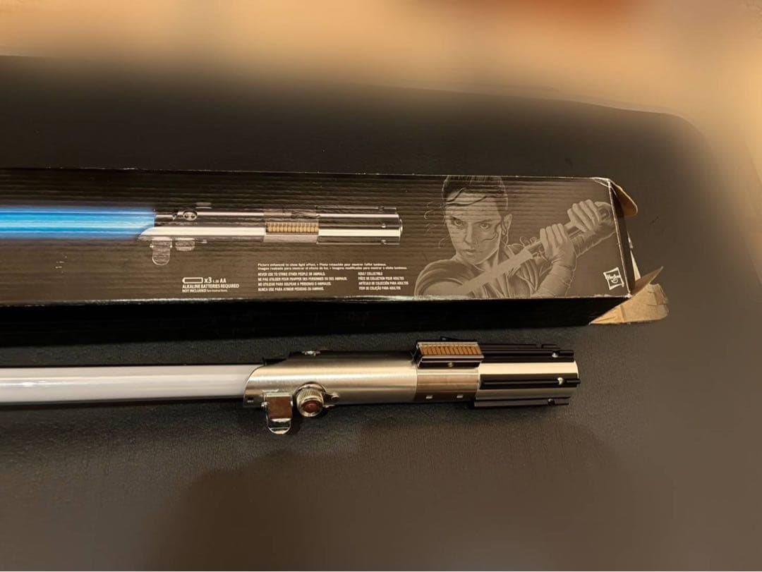 スターウォーズ　ブラックシリーズフォースFXライトセーバー　レイ