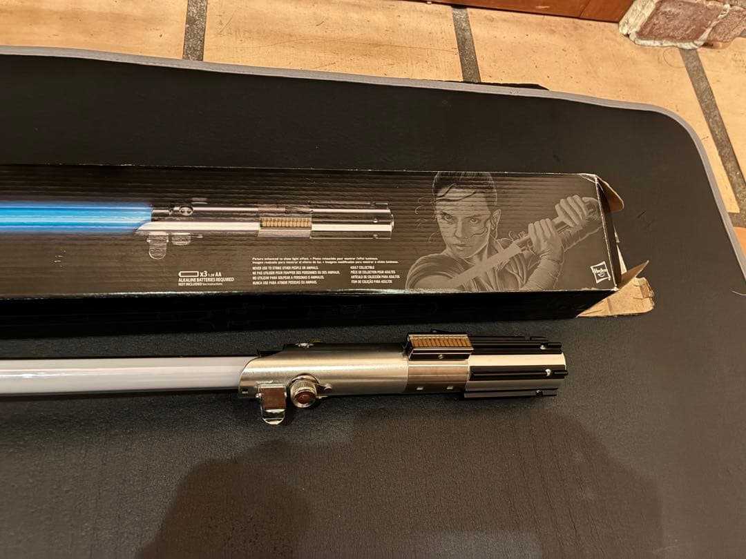 スターウォーズ　ブラックシリーズフォースFXライトセーバー　レイ