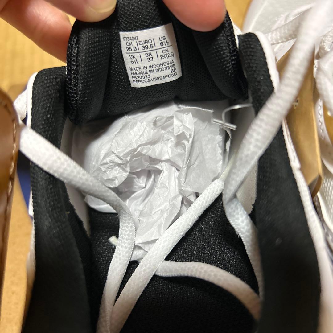 超美品‼️asics バレーボールシューズ ホワイト/ブラック 25cm