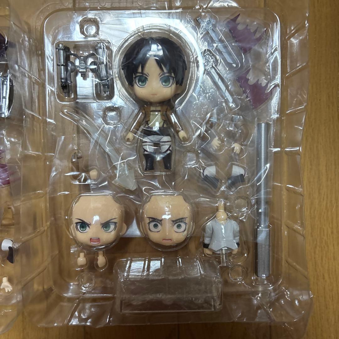 進撃の巨人　エレン　ミカサ　ねんどろいど　フィギュア