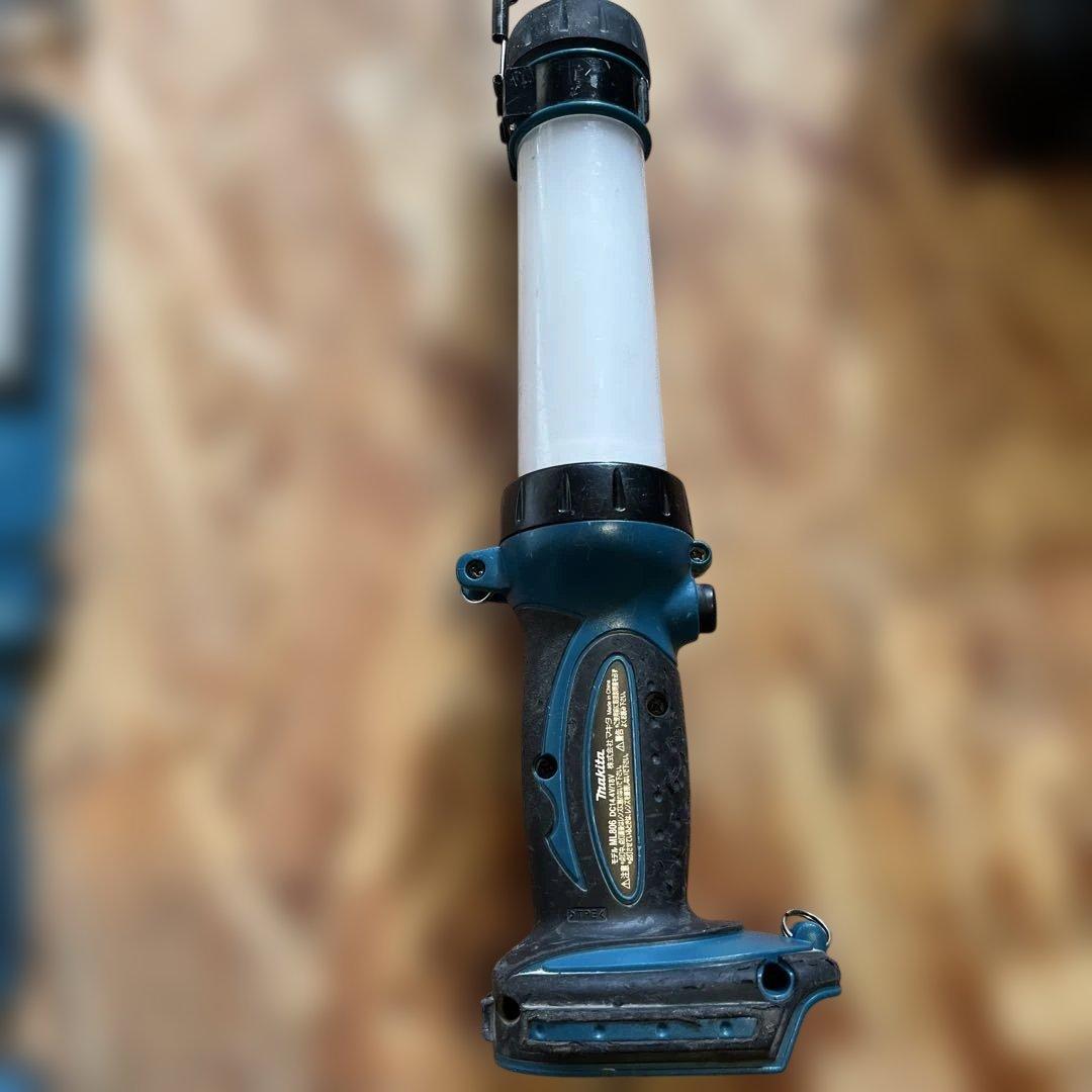 Makita LED ハンディライト　折りたたみ式　USB用アダプタ充電器