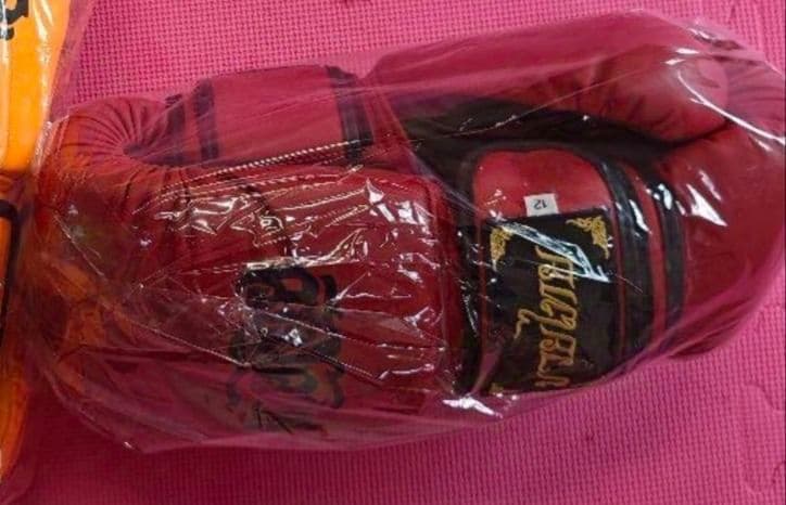 新品未使用です。超高品質のボクシンググローブ