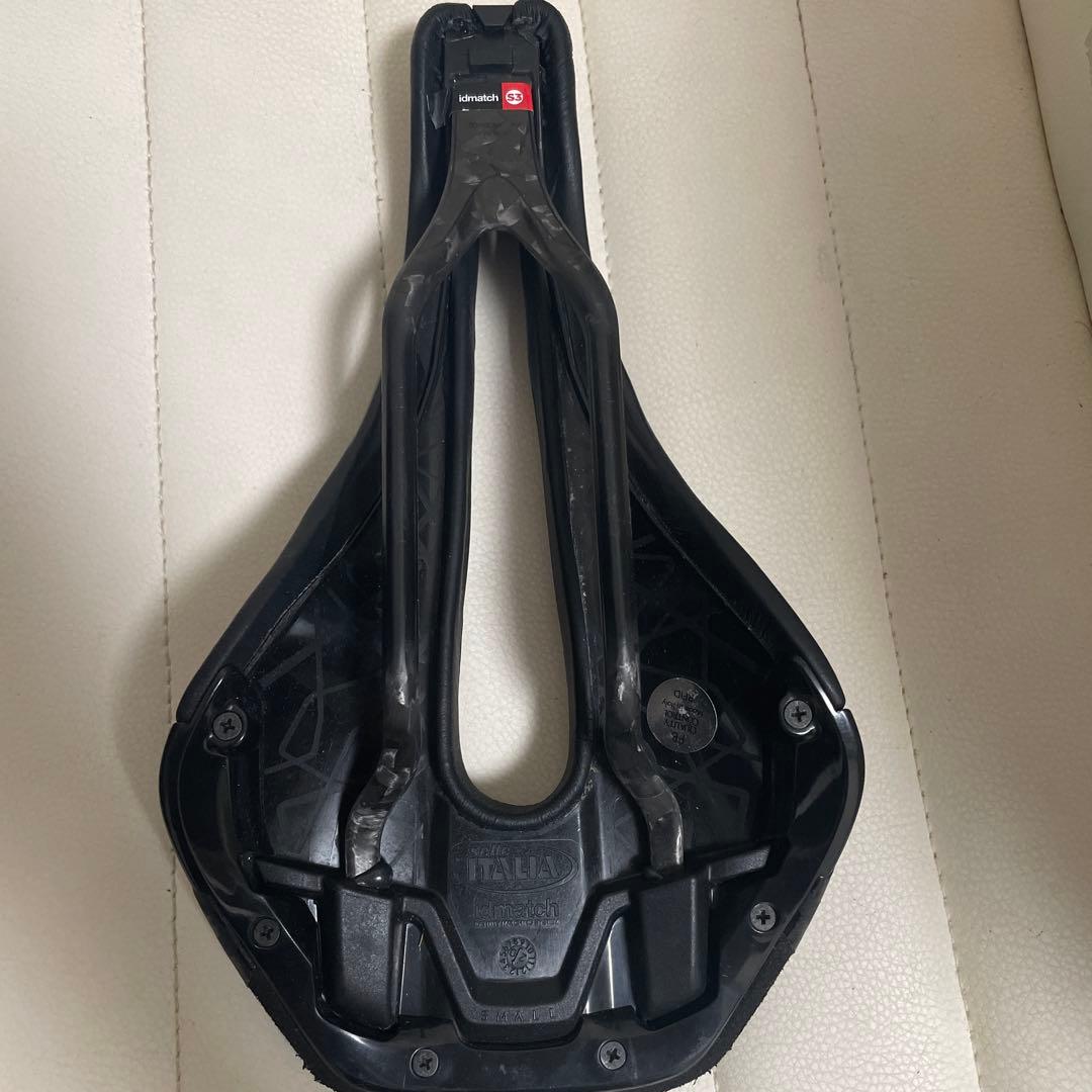 セライタリア　novus boost サドル　カーボンレール